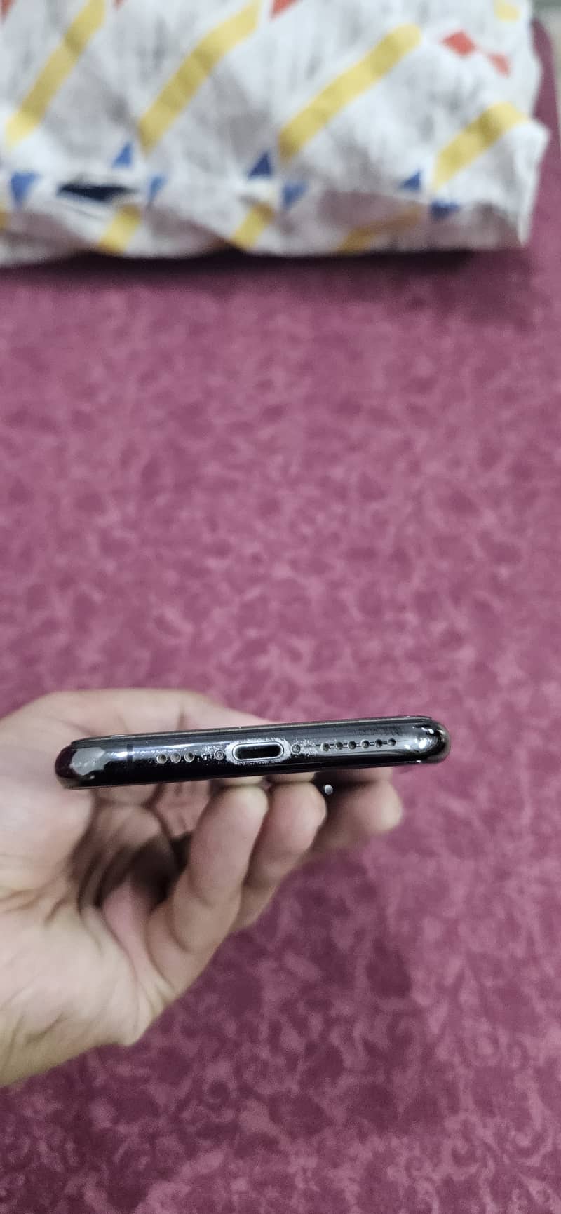 Apple iPhone XS 3