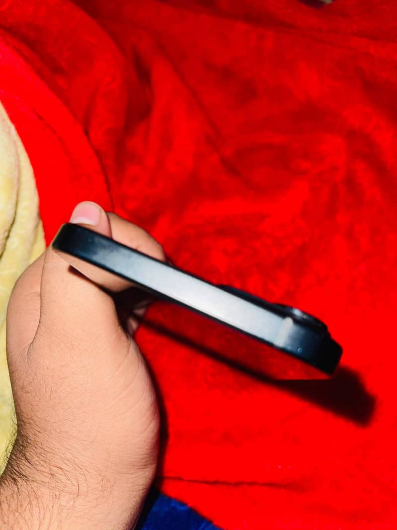 Apple iPhone 15 plus 11
