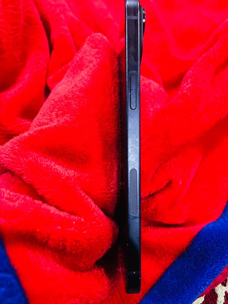 Apple iPhone 15 plus 12