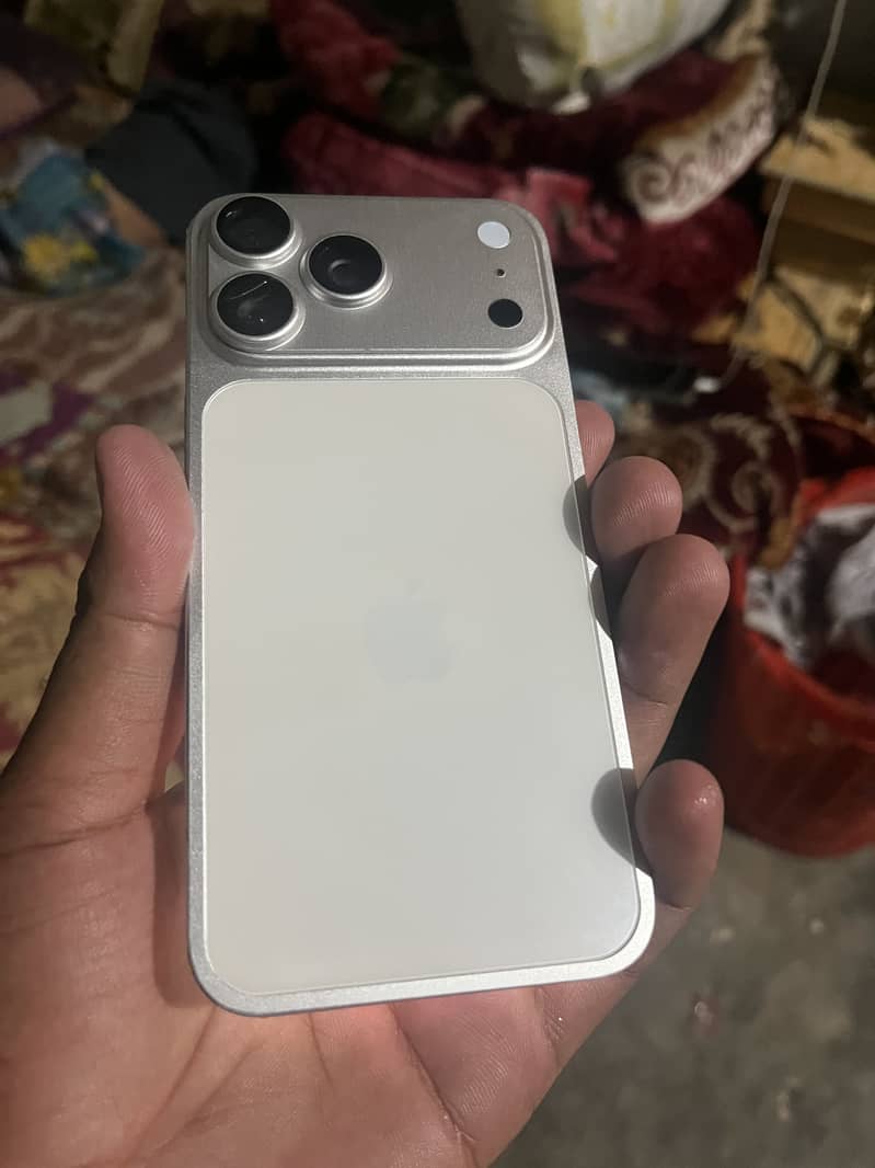 Apple iPhone 15 Pro Max 2