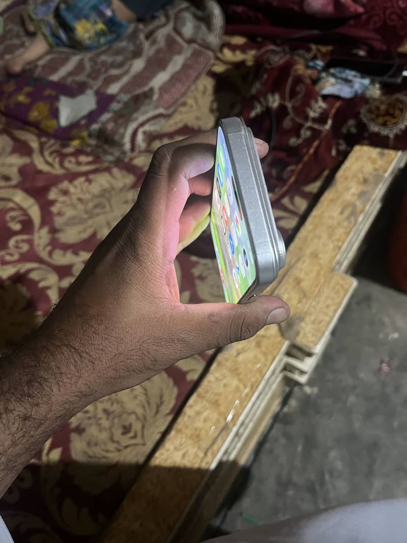 Apple iPhone 15 Pro Max 4