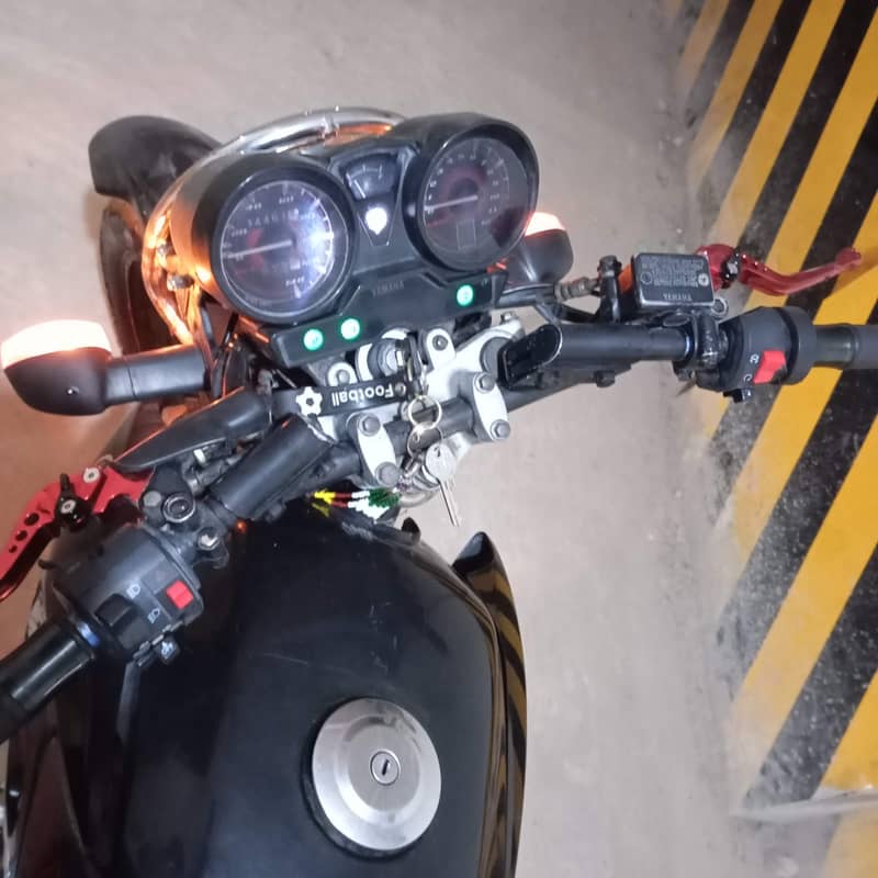 YAMAHA YBR 125G - Standard Bikes - 1120281100