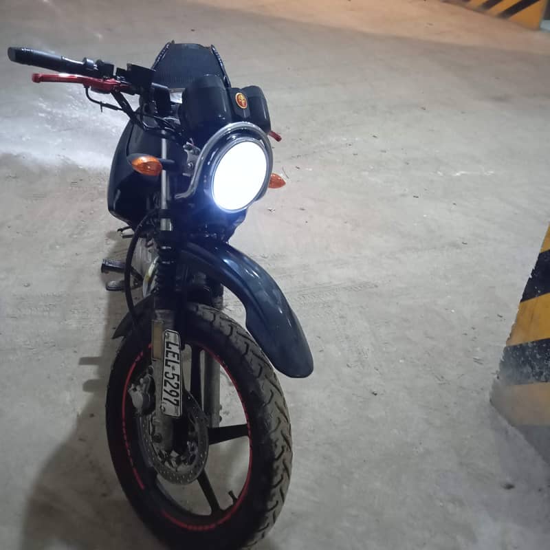 YAMAHA YBR 125G - Standard Bikes - 1120281100