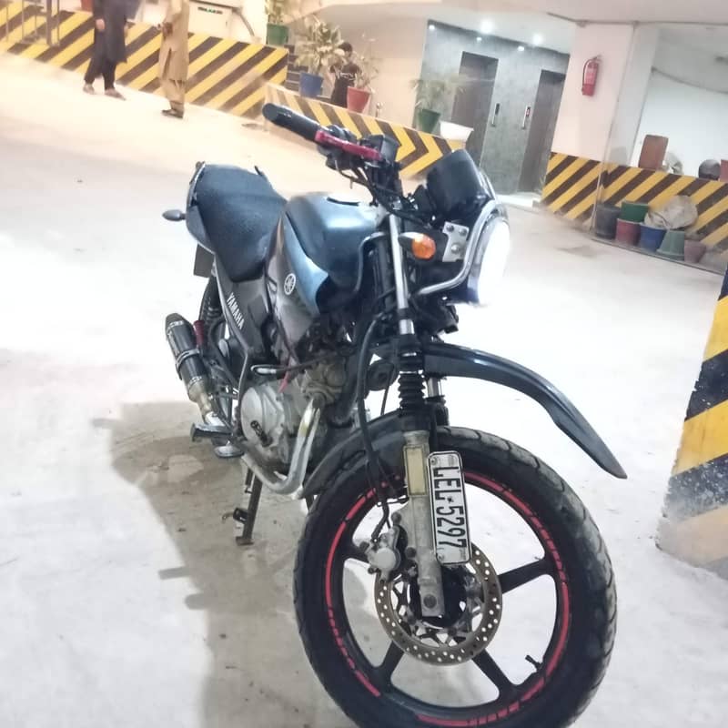 YAMAHA YBR 125G - Standard Bikes - 1120281100