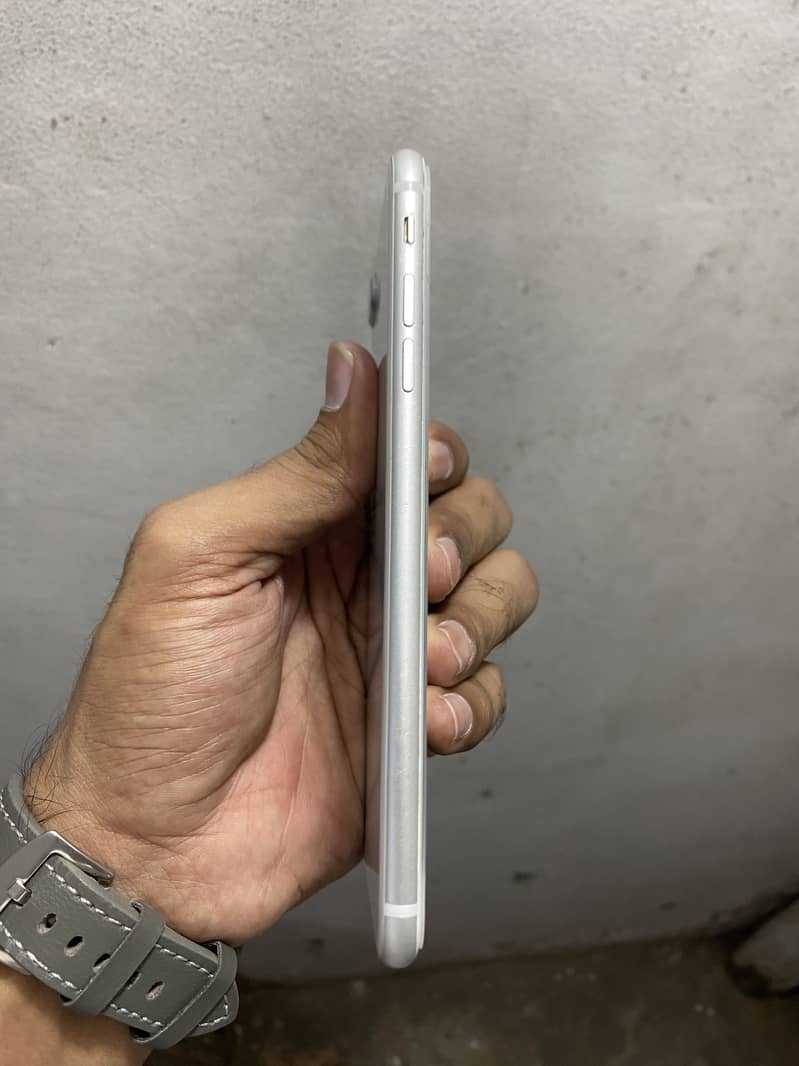 Apple iPhone 8 Plus 1