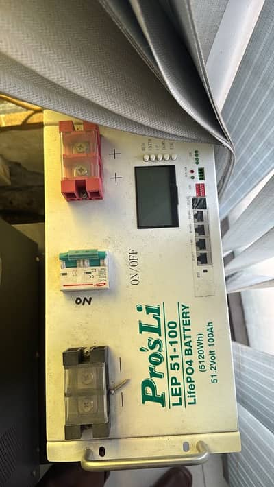 LiFePO4 (Lithium Iron Phosphate) solar energy storage battery
