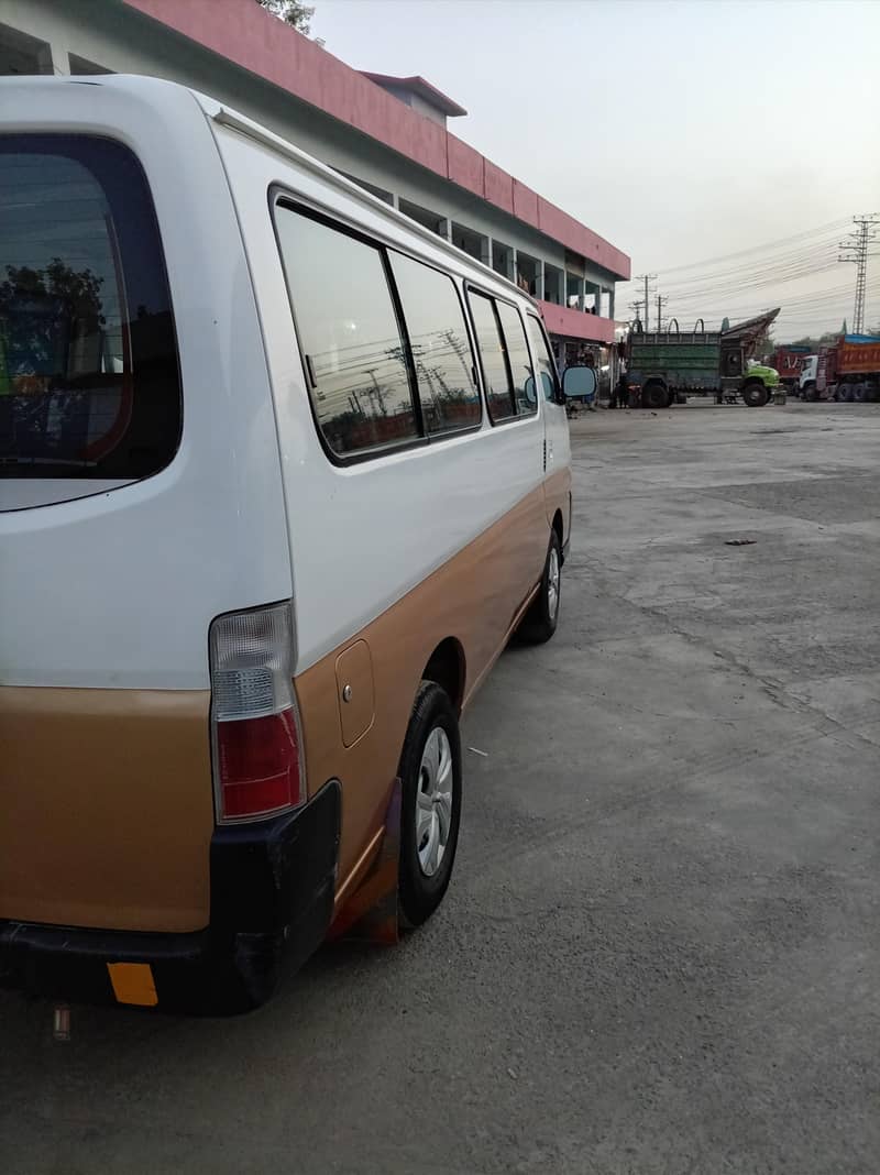 Nissan caravan e25 3