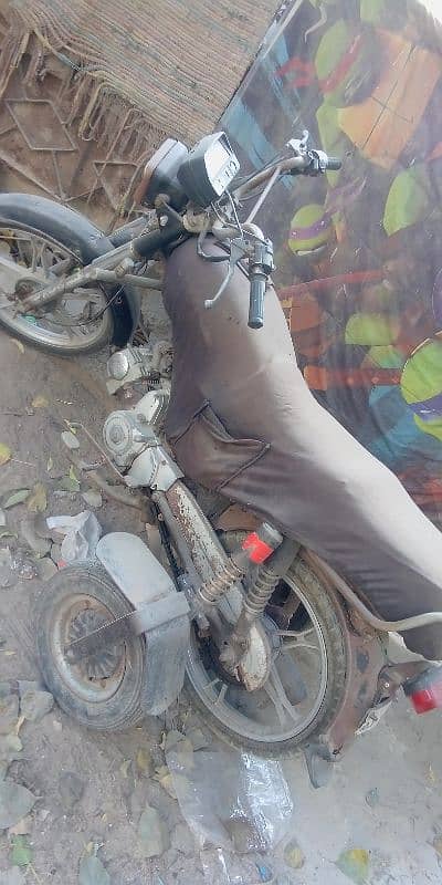 18 model koi km ni bike me self start all ok. seld engion 03213383907