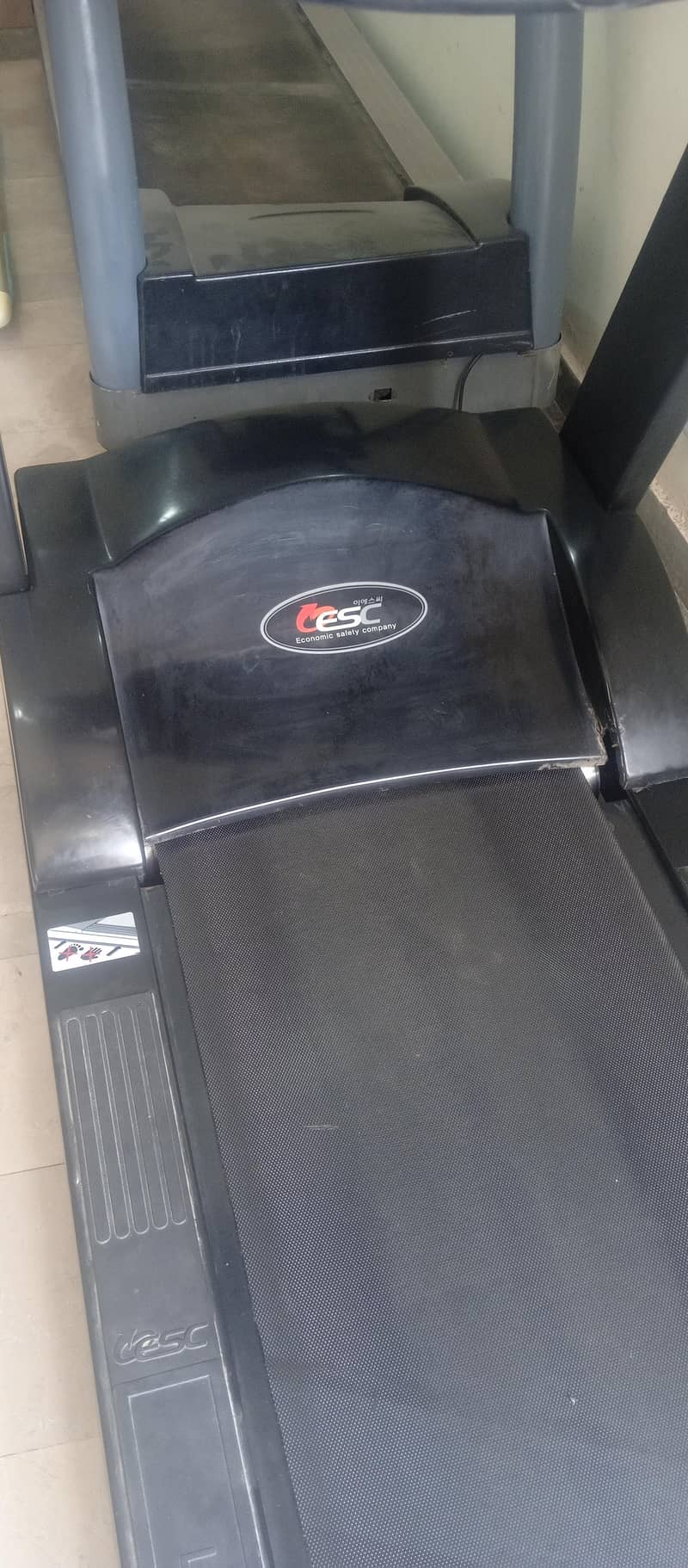 Motorized treadmill 4