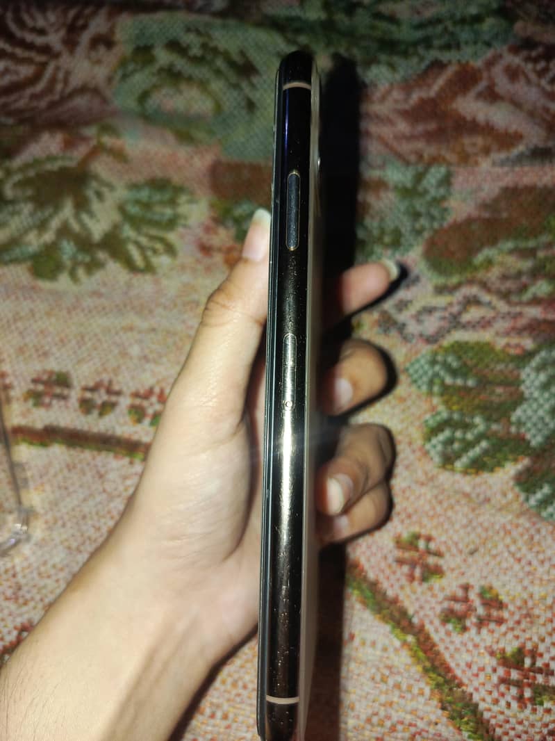 Apple iPhone 11 Pro 1