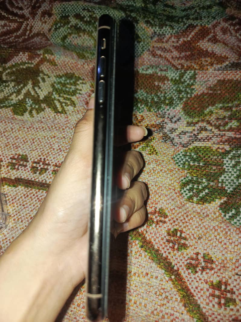 Apple iPhone 11 Pro 2