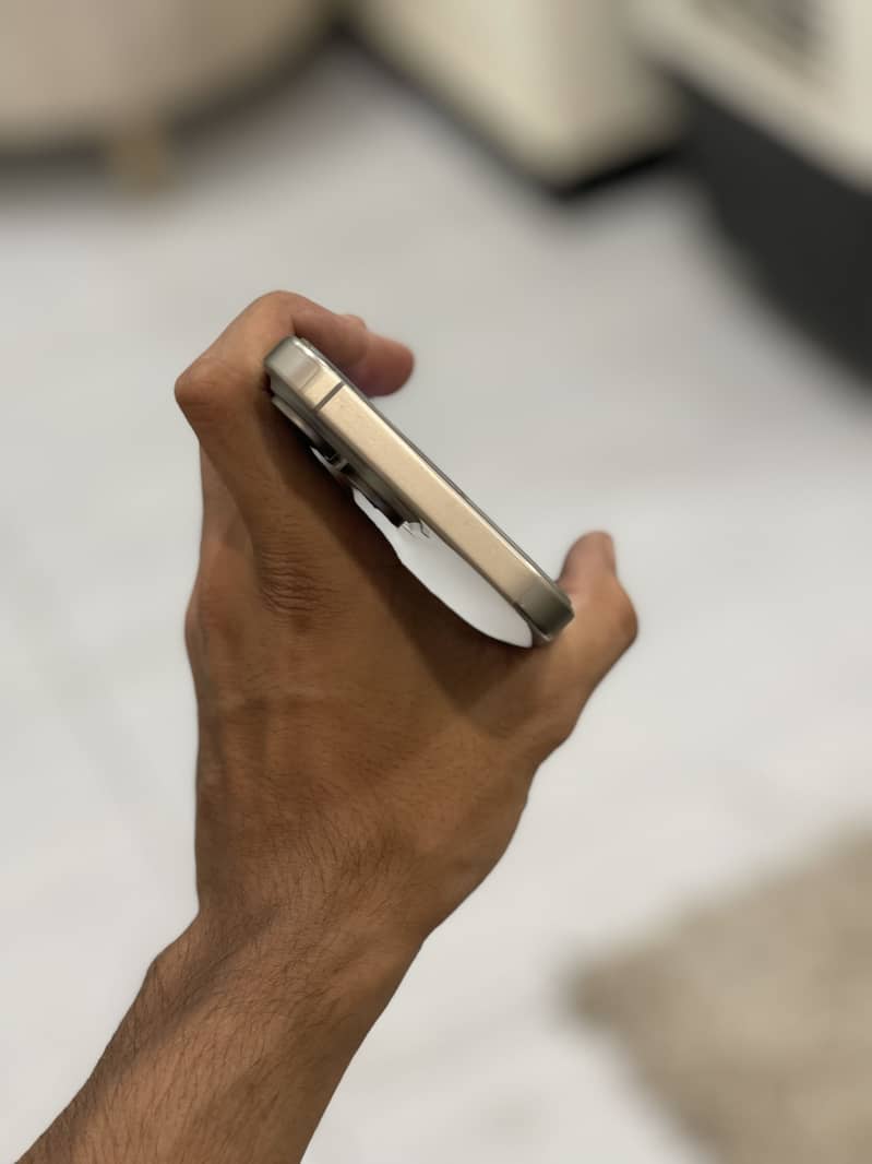 Apple iPhone 15 Pro Max 4