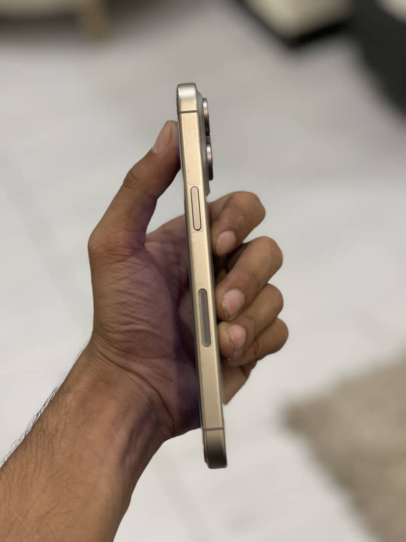 Apple iPhone 15 Pro Max 2