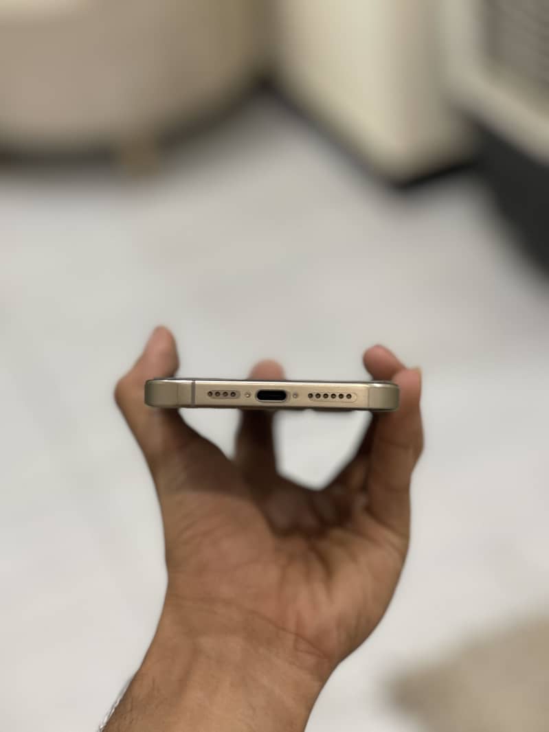 Apple iPhone 15 Pro Max 5