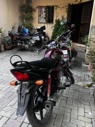 CB 125F Deluxe
