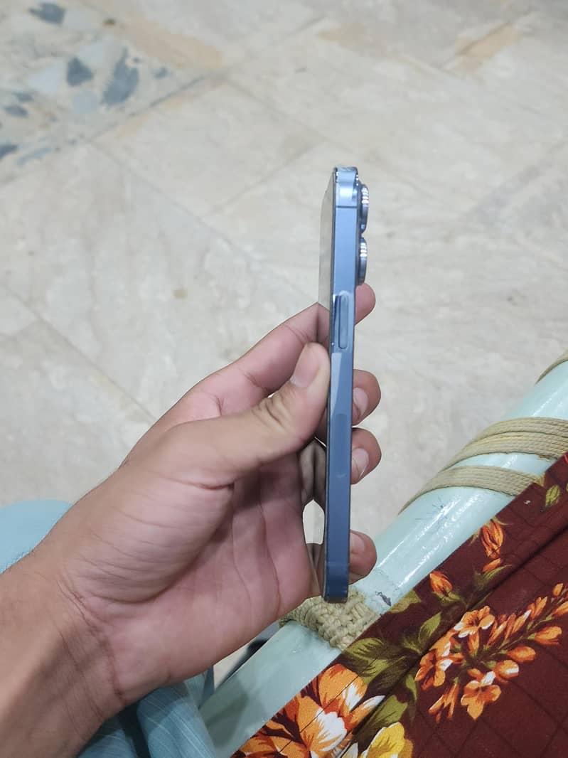 Apple iPhone 13 Pro 1