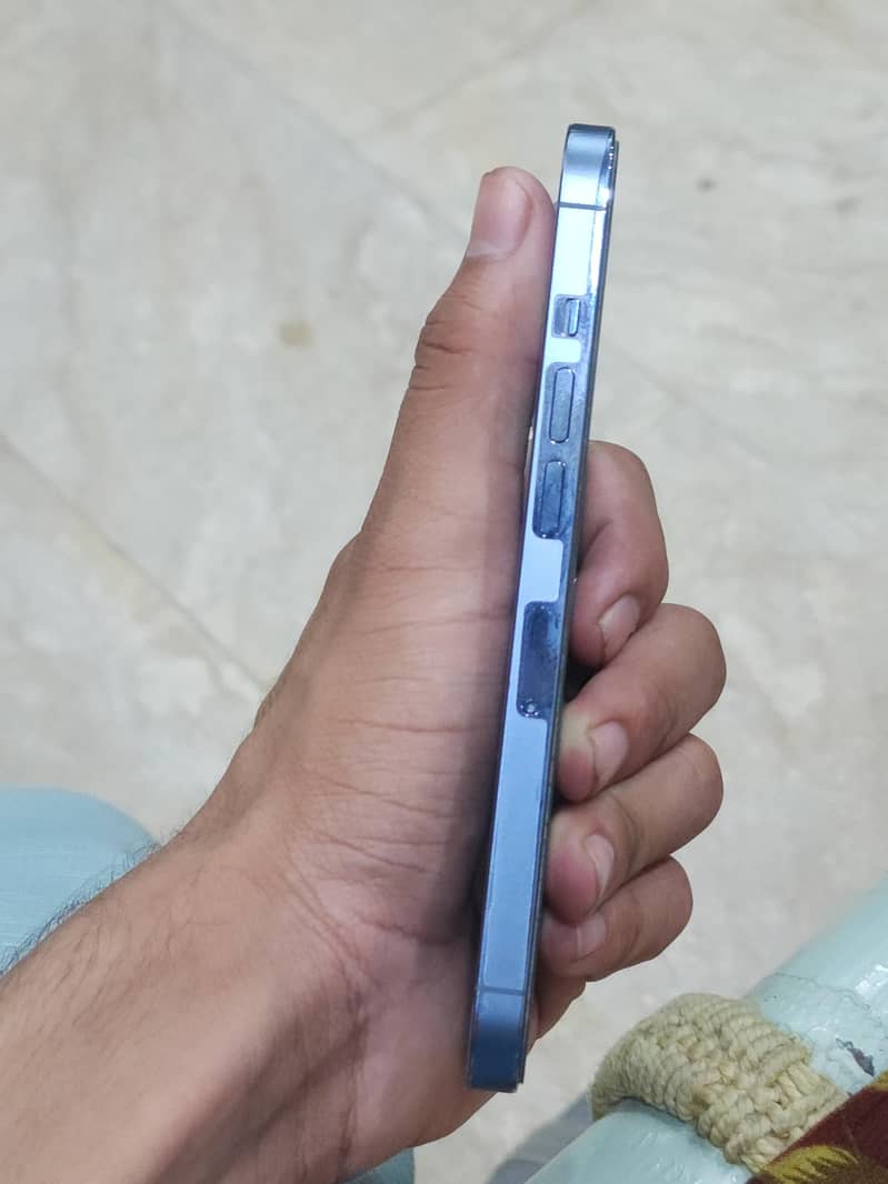 Apple iPhone 13 Pro 2