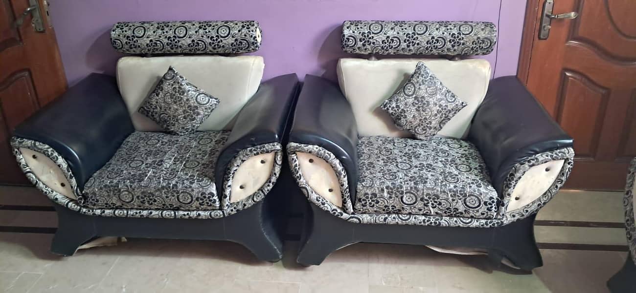 5 seater sofa set + table 0