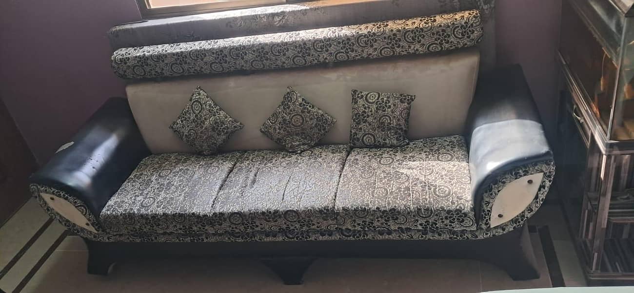 5 seater sofa set + table 2