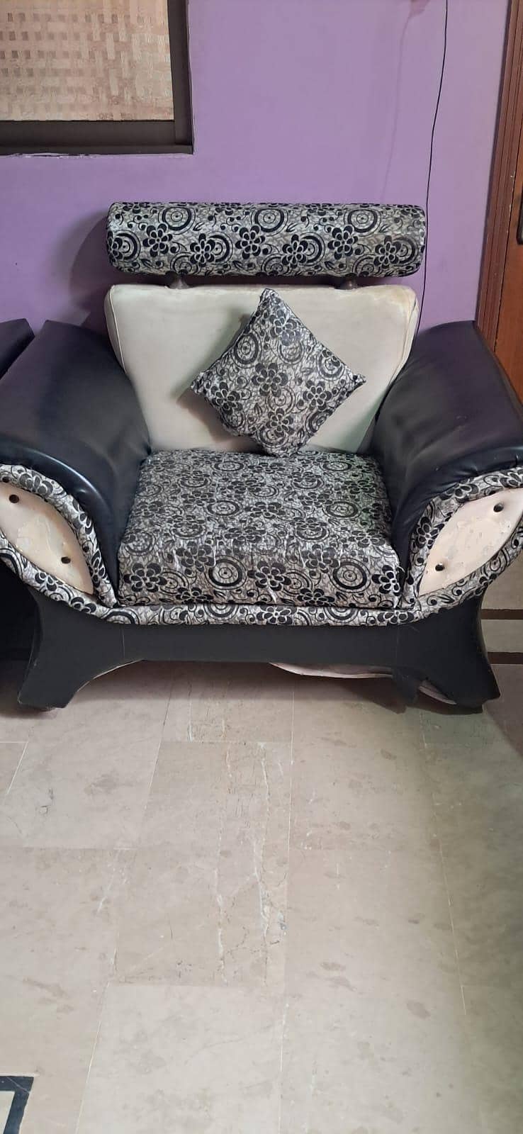 5 seater sofa set + table 3