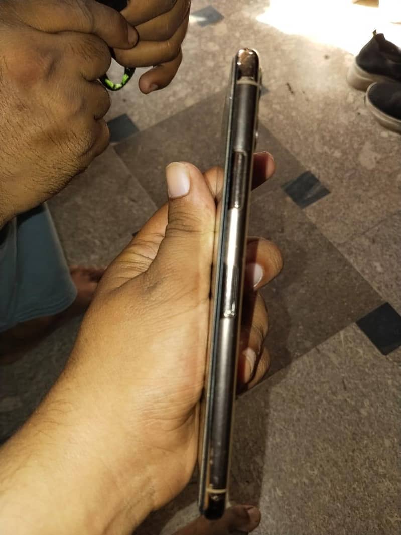 Apple iPhone 11 Pro Max 3