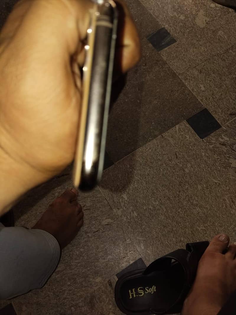 Apple iPhone 11 Pro Max 4