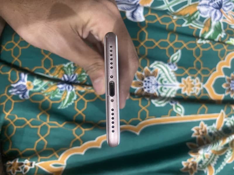 Apple iPhone 8 1