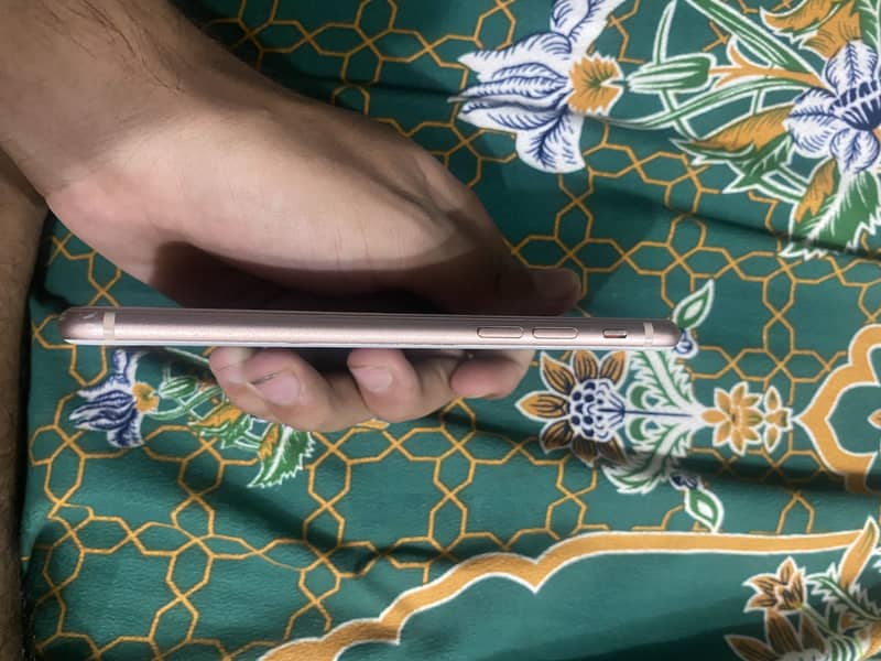 Apple iPhone 8 3