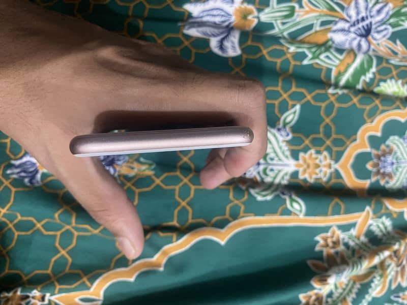 Apple iPhone 8 6