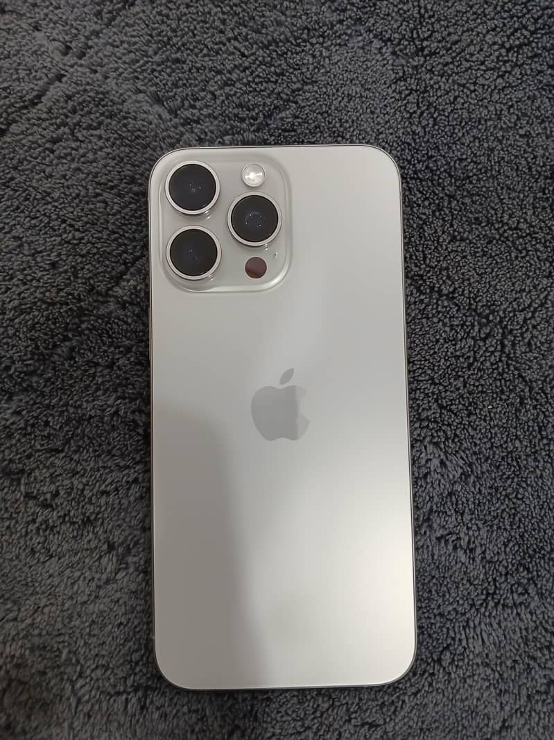 Apple iPhone 15 Pro Max 0