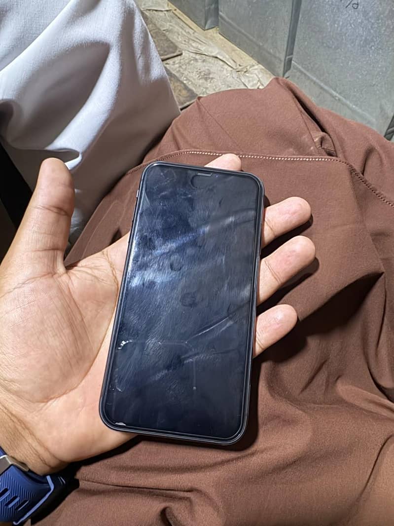 Apple iPhone 11 3