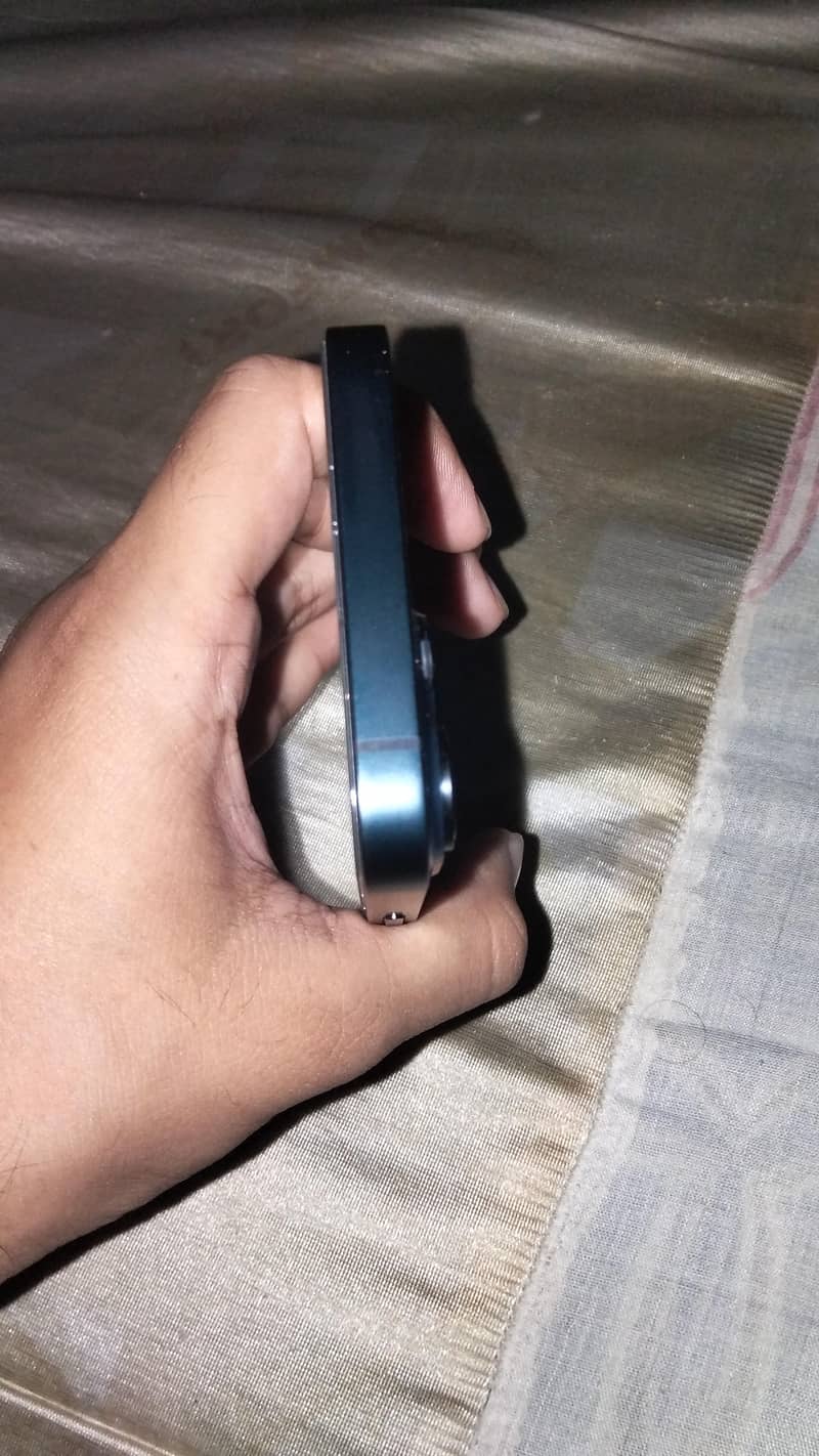 Apple iPhone 14 4