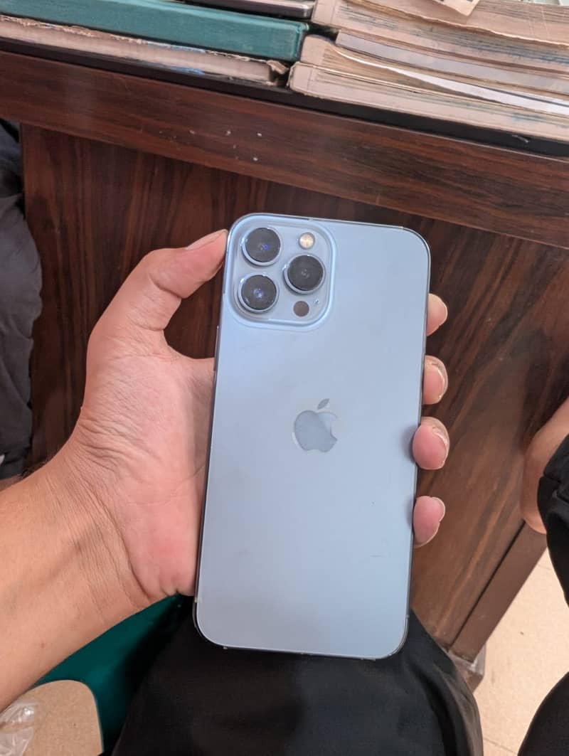Apple iPhone 13 Pro Max 2