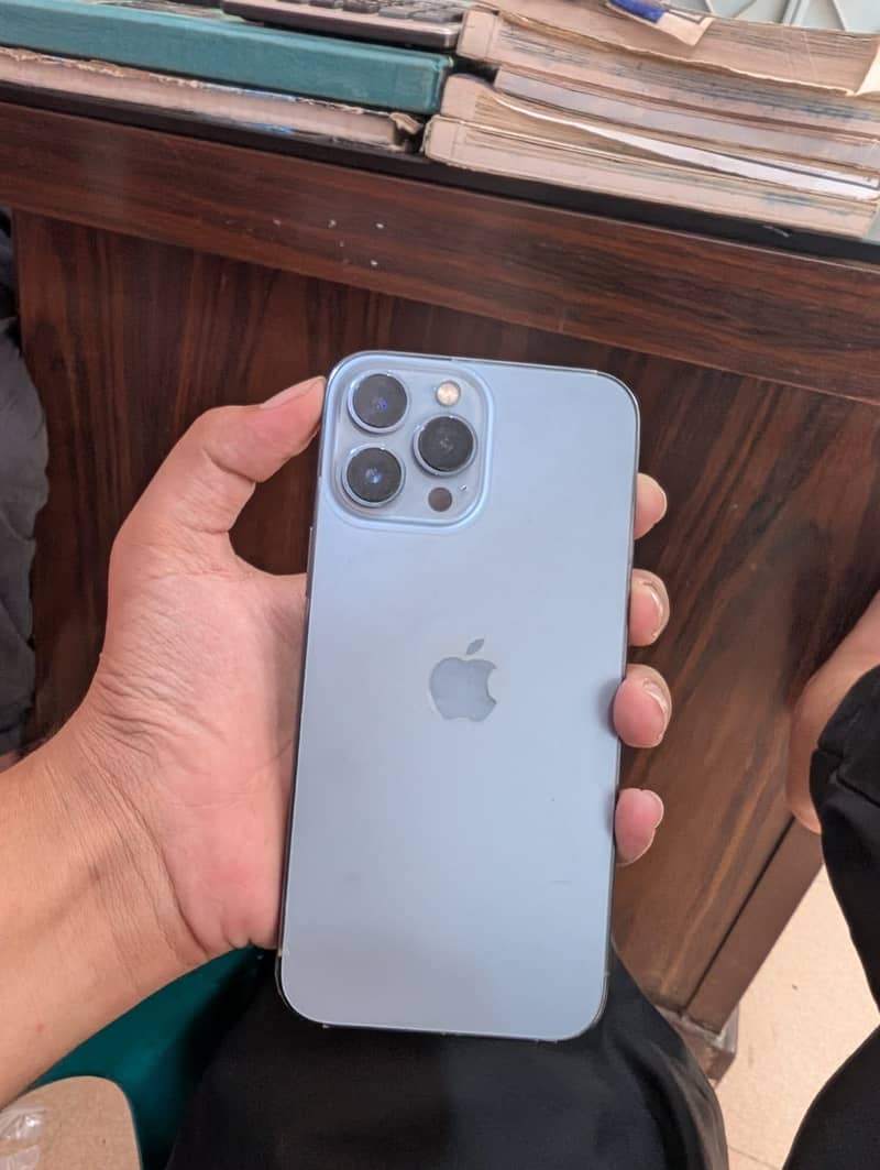 Apple iPhone 13 Pro Max 3