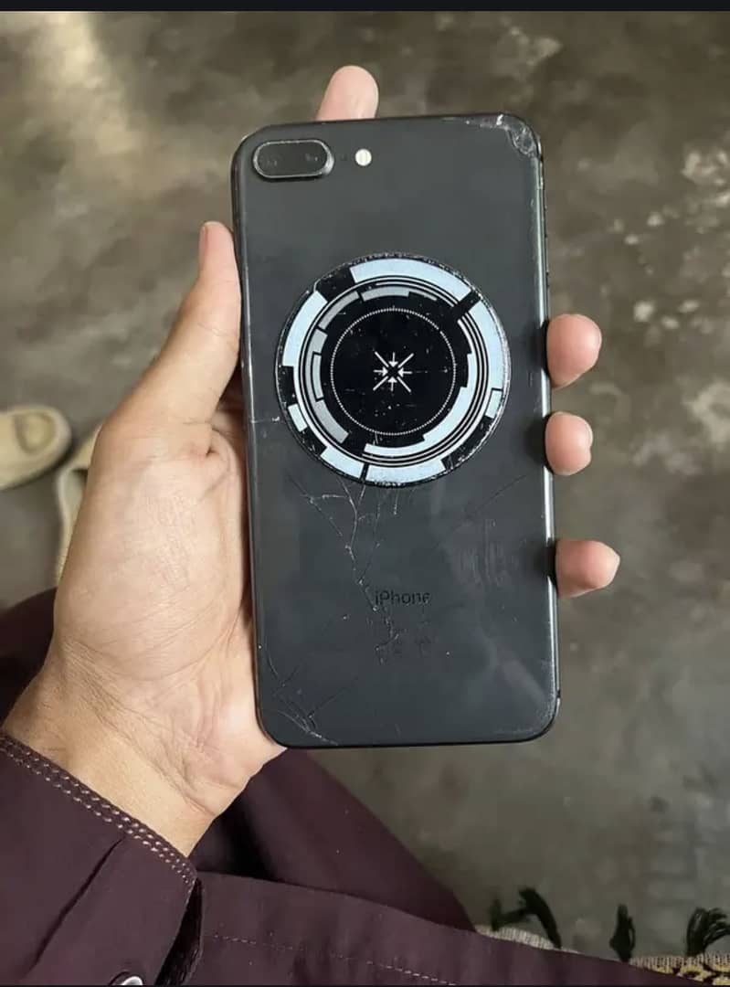 Apple iPhone 8 Plus 1