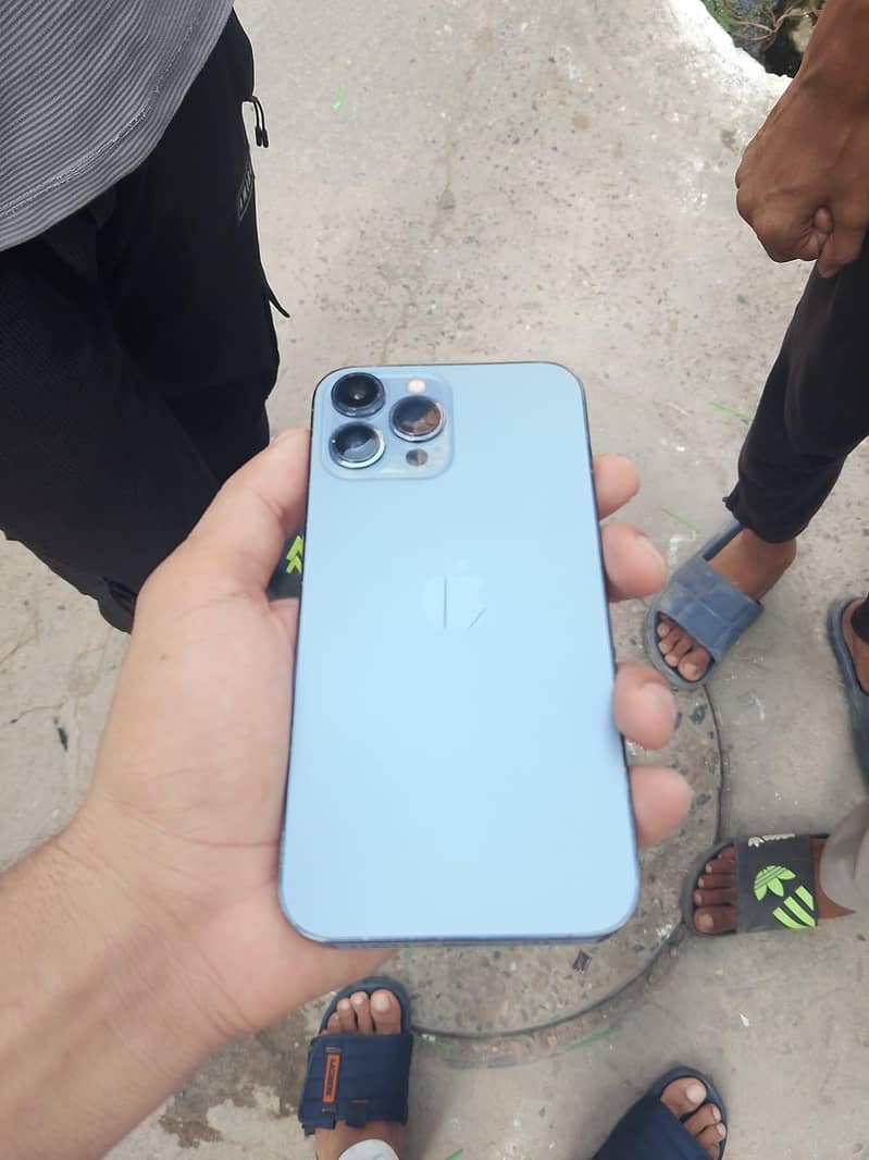 Apple iPhone 13 Pro Max 2