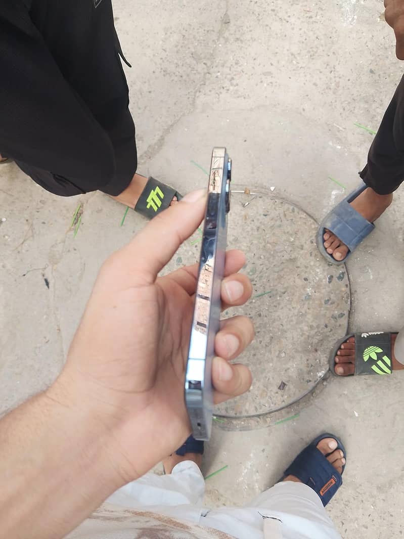 Apple iPhone 13 Pro Max 3