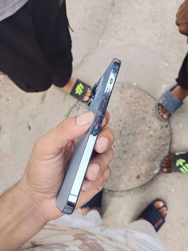 Apple iPhone 13 Pro Max 4