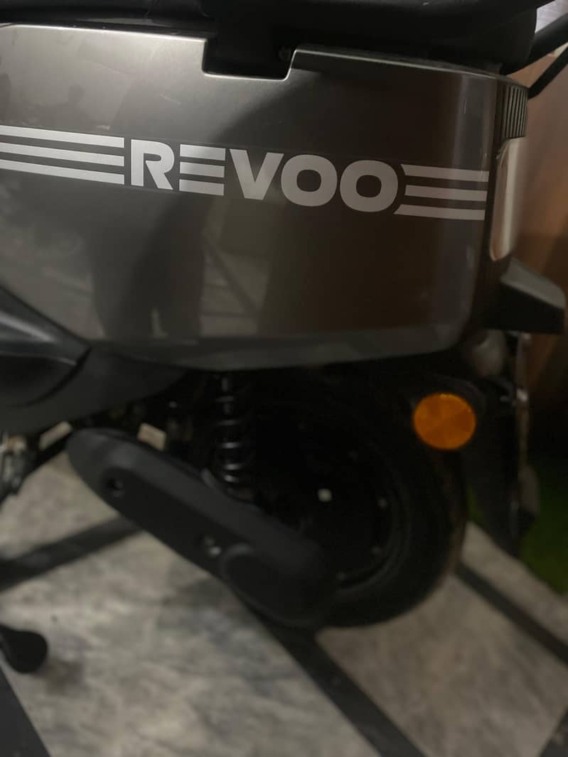 Revoo A11 8