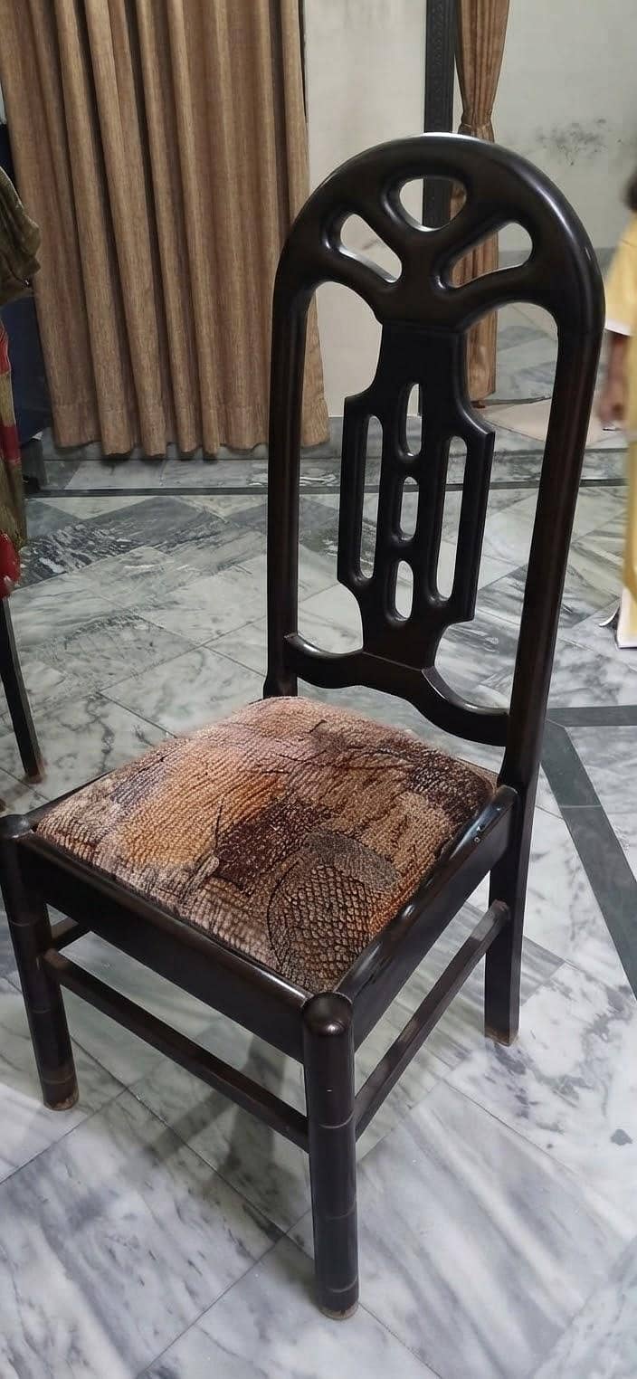 wooden daingtable 0