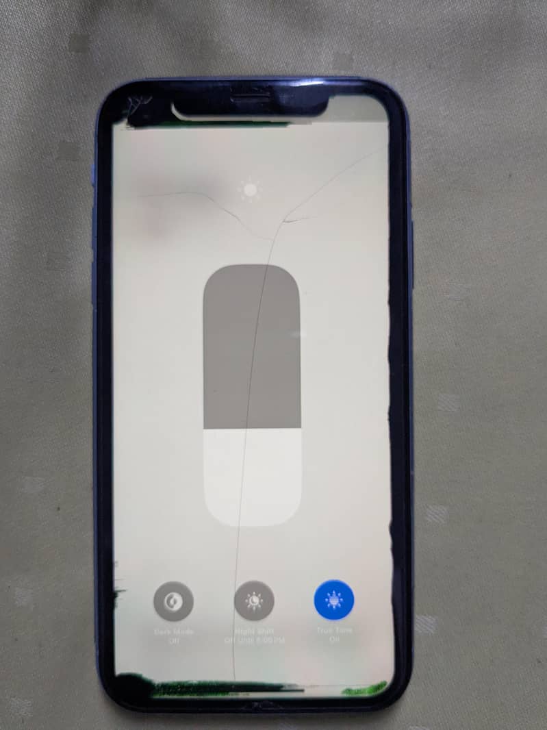iphone XR 0