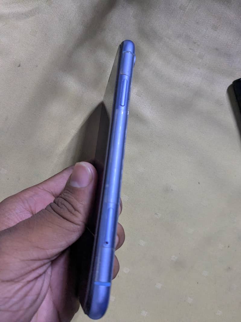 iphone XR 4