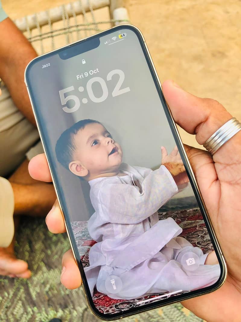 Apple iPhone 13 Pro Max 4
