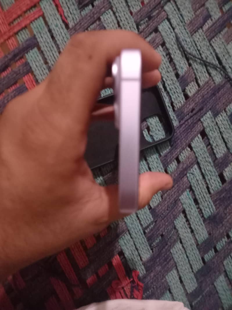Apple iPhone 14 4