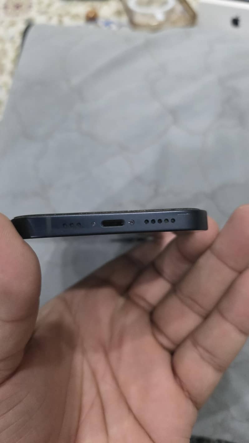 Apple iPhone 12 4