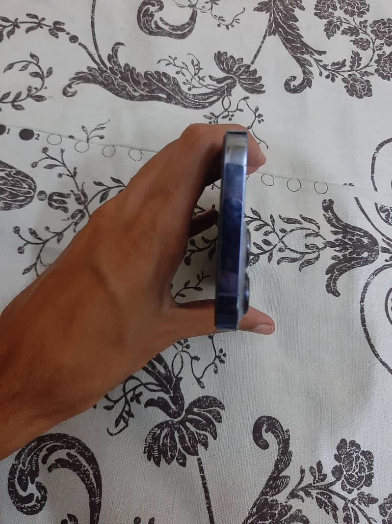 Apple iPhone 13 Pro 4