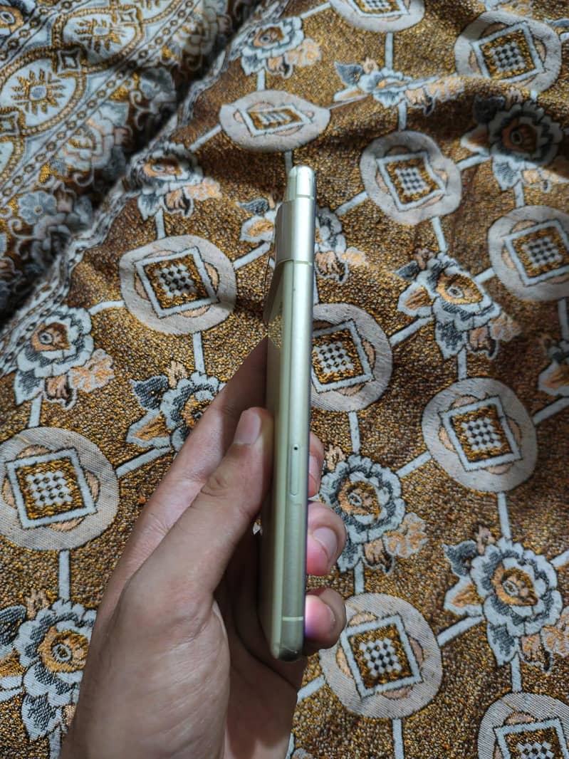 Google Pixel 7 4