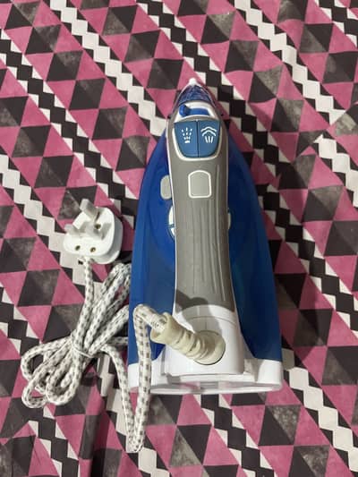 Branded Steam Iron for sale !