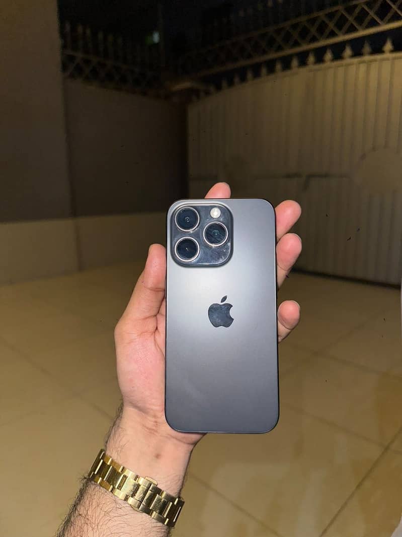 Apple iPhone 15 Pro 3