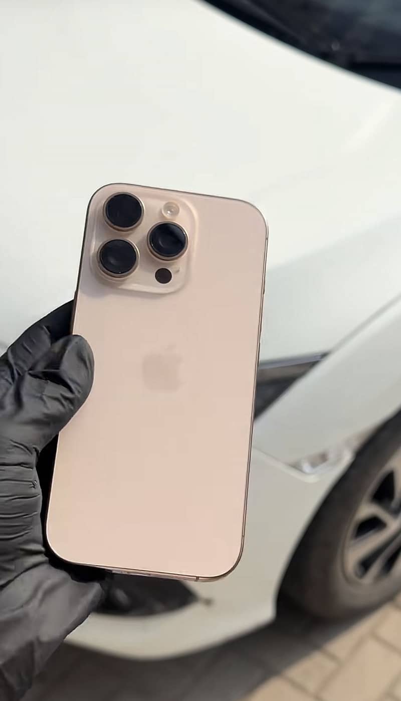 Apple iPhone 16 Pro 1